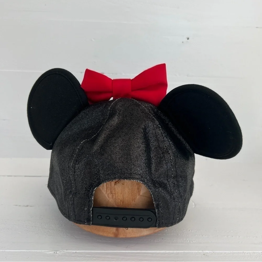 Disney Black Red White Hat Cap Minnie Mouse Glitter Vacation Summer Snapback
